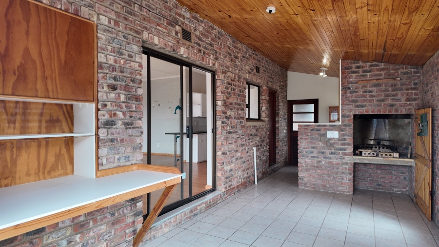 2 Bedroom Property for Sale in Stilbaai Wes Western Cape